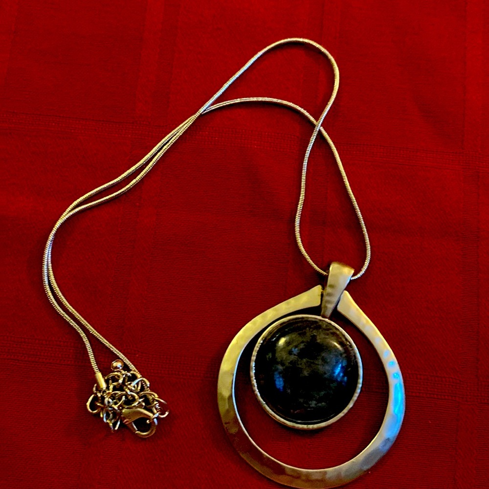 Hammered Silver tone Dark Multicolored Moonstone Necklace great used condition